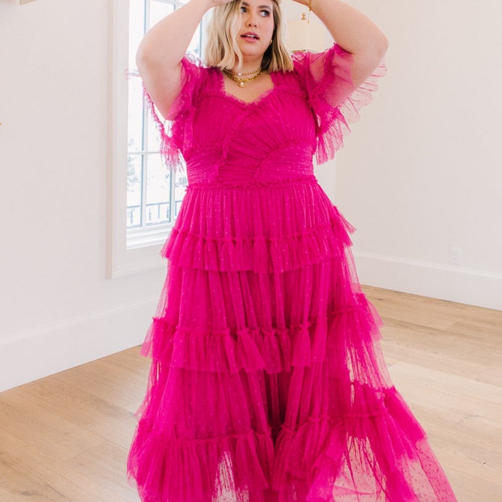 WHIMSICAL DRESS WITH SWEETHEART-NECK IN FUCHSIA -